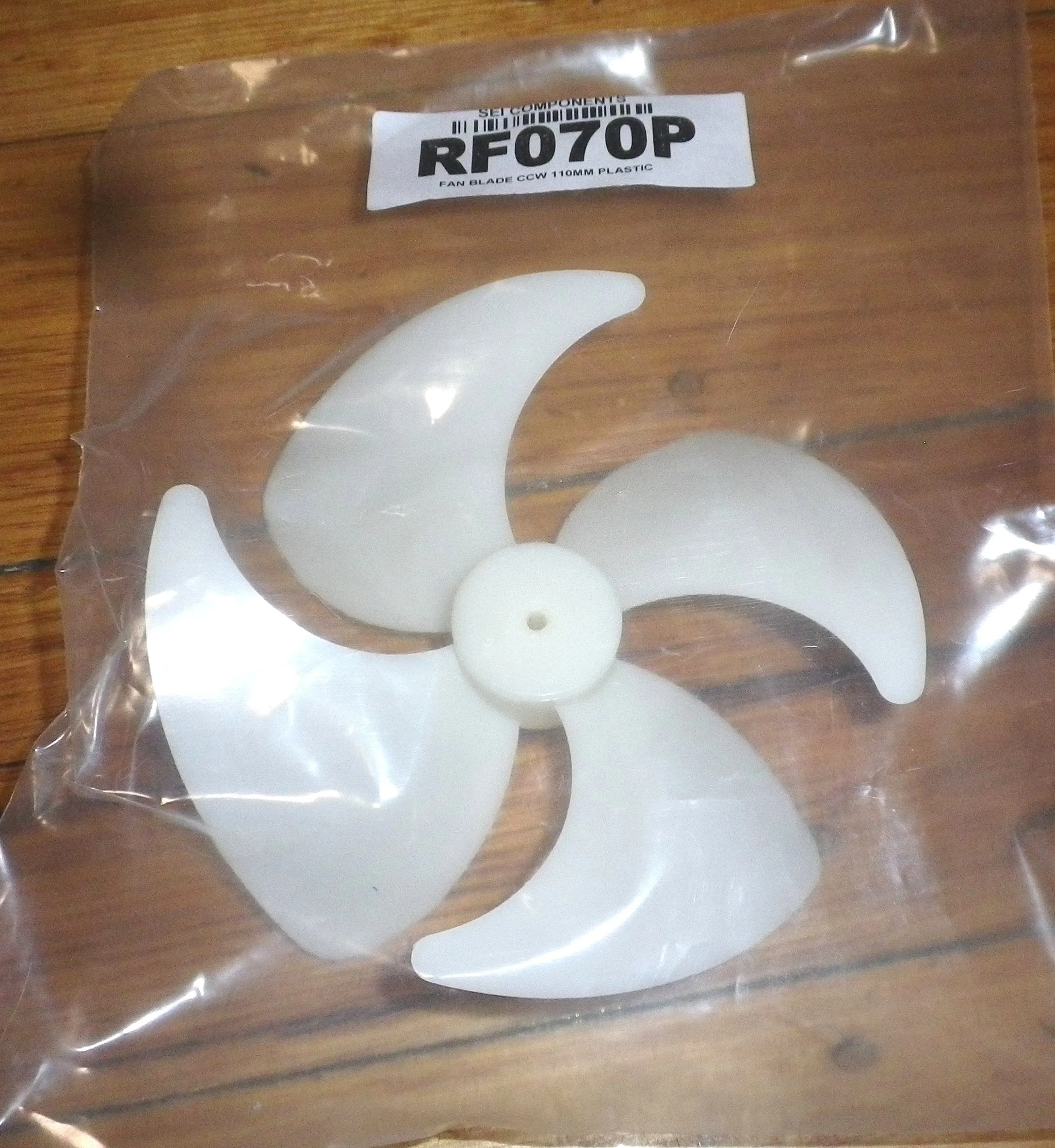 11cm Plastic CCW Fan 3mm Mounting & 4 Blades - Part # RF070P