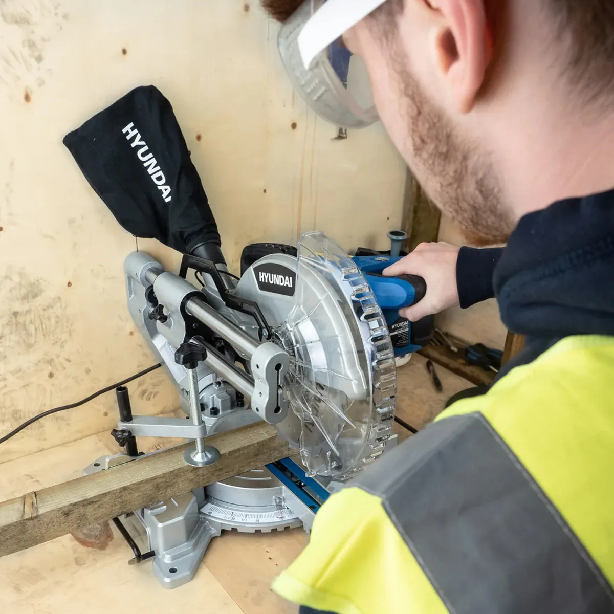 Hyundai HYMS2000E Mitre Saw 255mm with Laser 240V/2000W