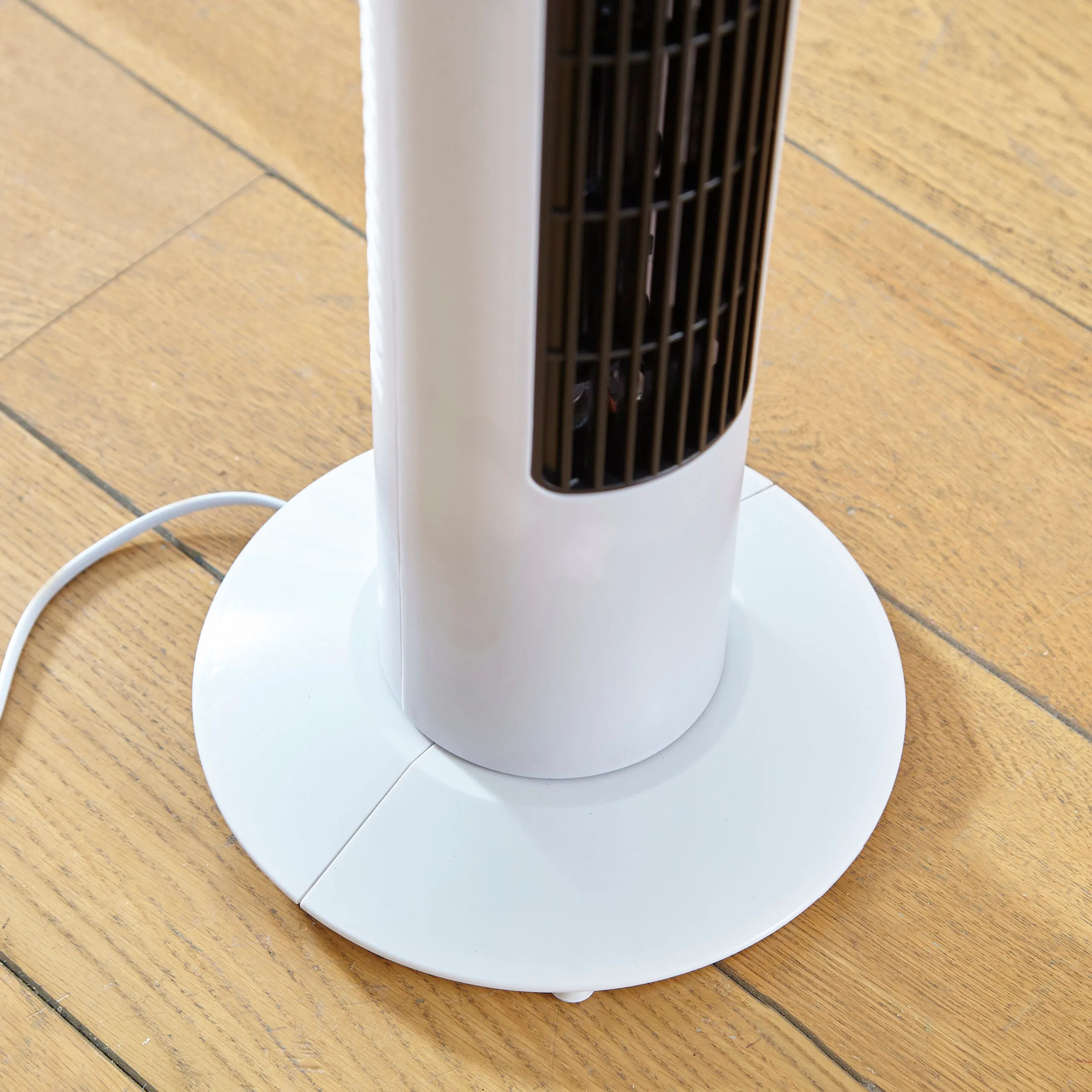 Neo 33” Aroma Free Standing 3 Speed Fan - White