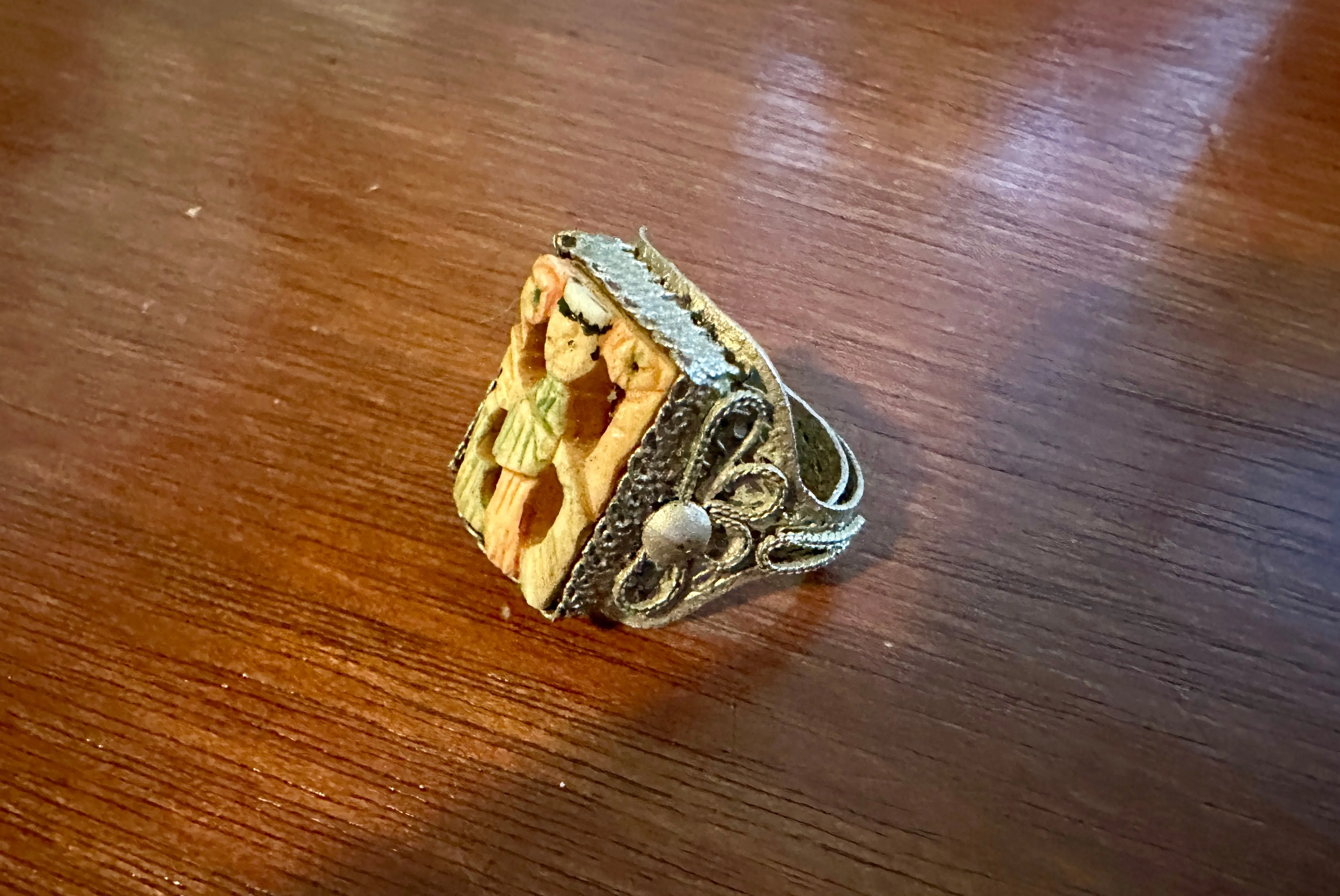 Vintage Silver Tone Filigree Carved Scene Adjustable Ring